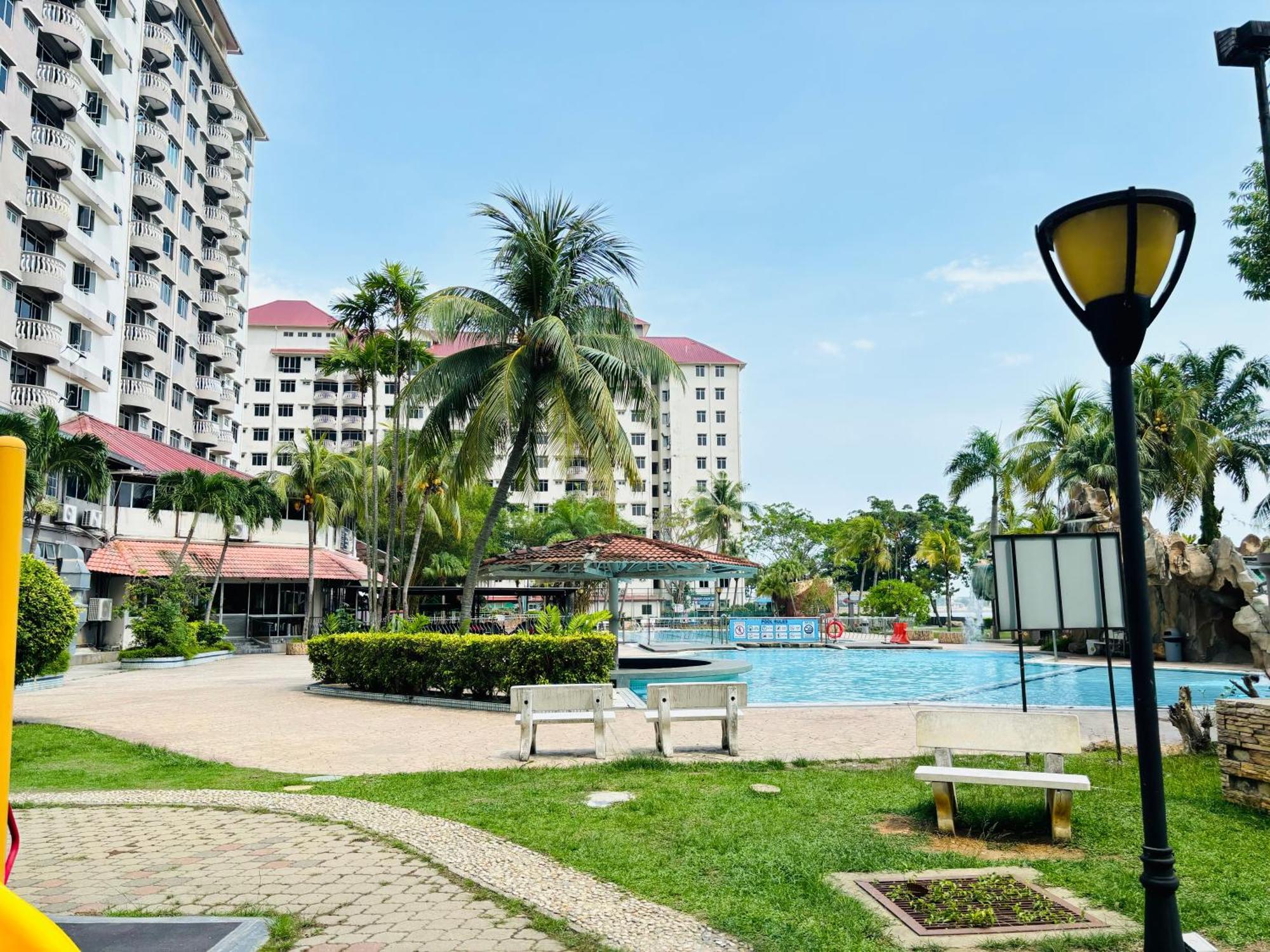 Glory Beach Resort Own Port Dickson Exterior foto